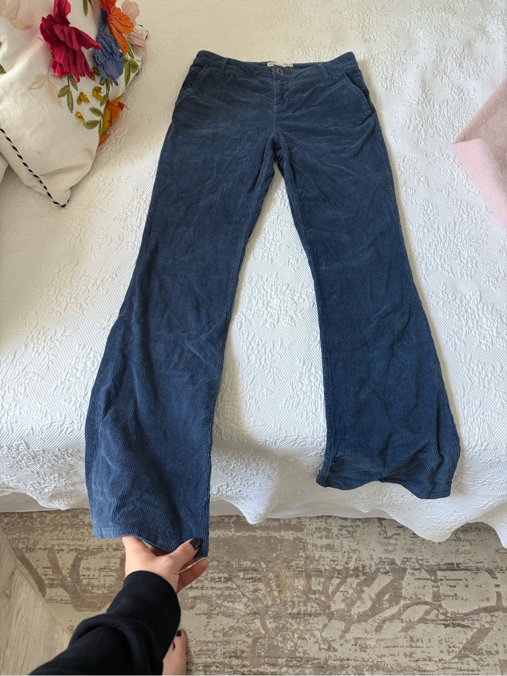 Alice + Olivia Wide-Leg Corduroy Pants - Blue